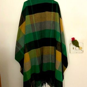 Fringe Poncho green checkered great condition